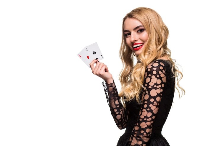 Dealer live Speed Blackjack di studio roqtoto dengan kamera HD dan meja kartu profesional